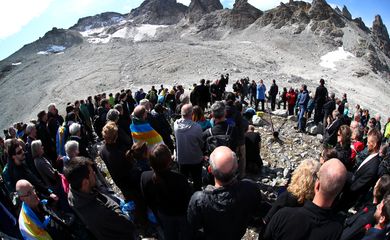 Vigília de despedida para geleira é realizada na Suíça