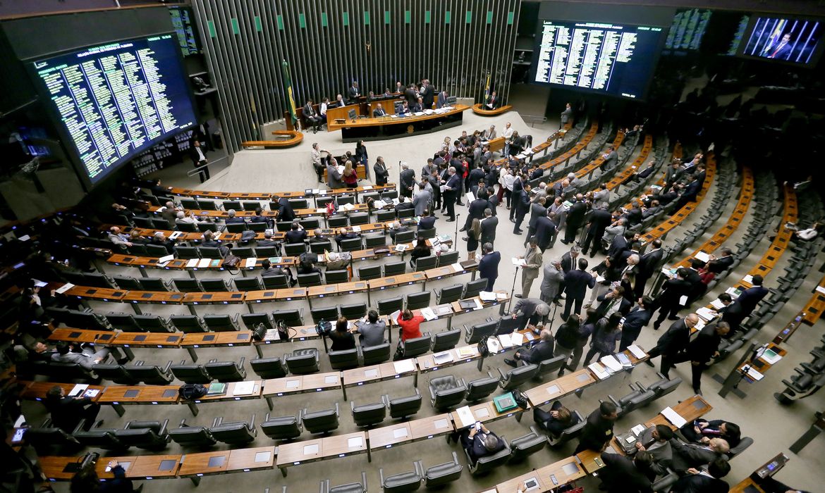 Brasília - Plenário da Câmara inicia ordem do dia para discutir projeto que define regras para indicação de dirigentes de estatais (Wilson Dias/Agência Brasil)