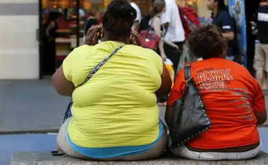 Estudo relaciona câncer de mama com obesidade.