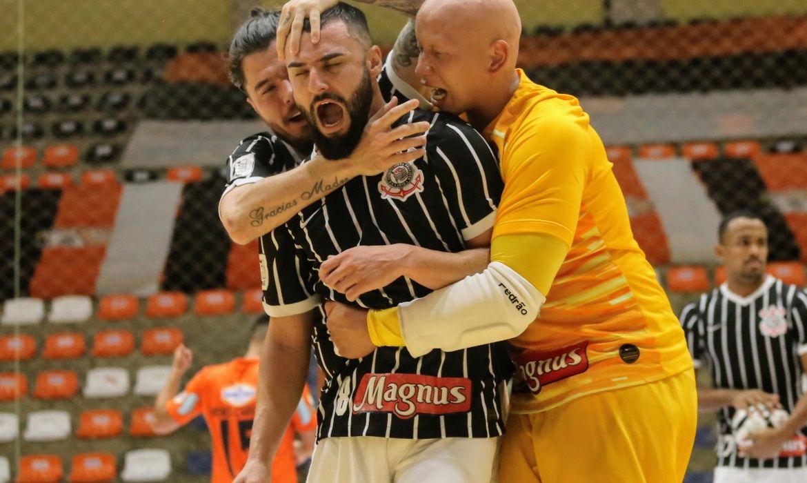 Corinthians luta, mas é superado por Magnus nos pênaltis na semifinal do  Mundial de Futsal