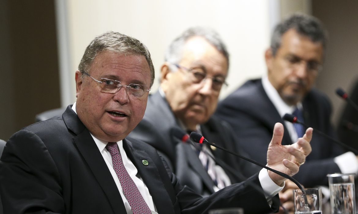 Brasília: O ministro da Agricultura, Pecuária e Abastecimento, Blairo Maggi, o presidente da Confederação de Agricultura e Pecuária do Brasil (CNA), João Martins, e o presidente da Embrapa, Maurício Lopes, durante lançamento das plataformas