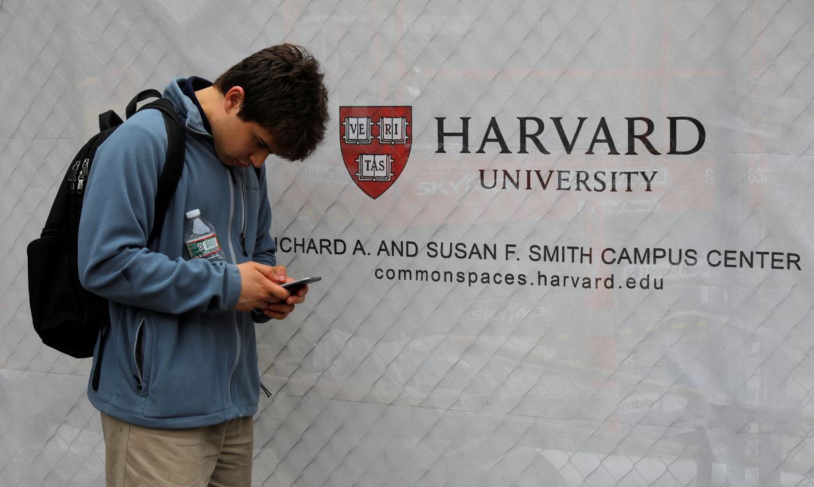 Um painel na Universidade de Harvard
