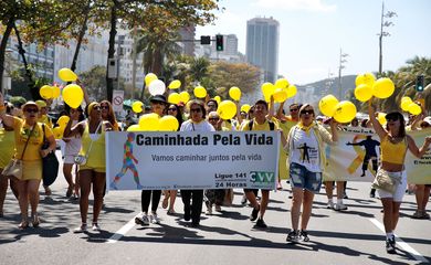 Rio de Janeiro - Parte da campanha Setembro Amarelo, ato na orla de Copacabana marca o Dia Mundial de Prevenção ao Suicídio (Tânia Rêgo/Agência Brasil)
