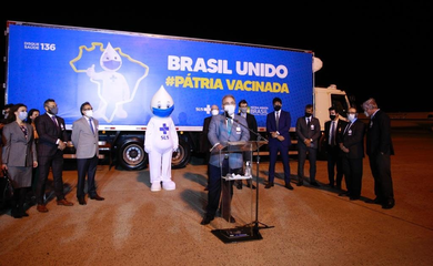 O primeiro lote de 1 milhão de doses de vacinas da Pfizer chegou hoje (29) no aeroporto internacional de Viracopos, em Campinas (SP).