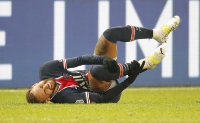 Neymar sofre lesão no tornozelo em partida do PSG em 13/12/2020 