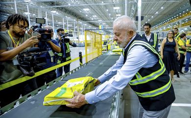 República, Luiz Inácio Lula da Silva, durante visita e cerimônia de anúncios de investimentos e contratações por parte do Mercado Livre.
Centro de Distribuição do Mercado Livre – SP04 em Cajamar - SP

Foto: Ricardo Stuckert / PR