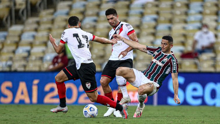 Lucas Mercon Flu e Dragão não saem do zero no Rio