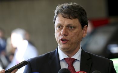  O novo ministro da Infraestrutura Tarcisio Gomes de Freitas, fala à imprensa, no CCBB.