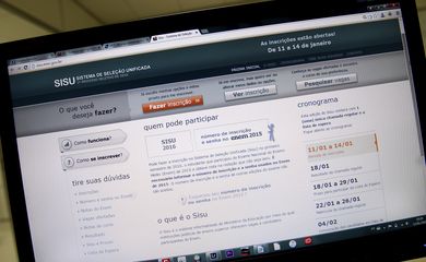 Brasília - As primeiras notas de corte do Sisu estão disponíveis. É possível acessar pela internet a nota mínima necessária para passar em cada um dos cursos oferecidos pelo sistema (Elza Fiuza/Agência Brasil)