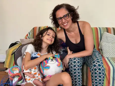 Rio de Janeiro (RJ) 30/10/2024 - A antropóloga Renata Gonçalves e sua filha Rosa, de 10 anos.
Foto: Renata Gonçalves/Arquivo Pessoal