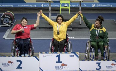 A brasileira Maria Luzineide Santos de Oliveira conquista da medalha de ouro na Copa do Mundo de Halterofilismo Paralímpico (Divulgação/CPB)