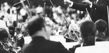 Alceo Bocchino rege a Sinfônica Nacional em Concerto Público