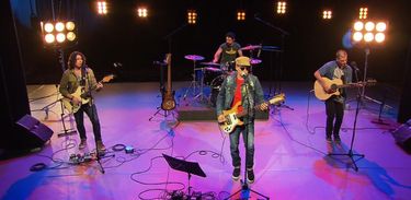 Rodrigo Santos apresenta clássicos do pop rock nacional no Todas as Bossas