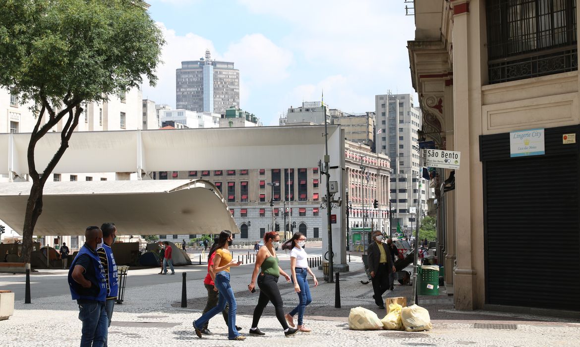 Rovena Rosa/Agência Brasil Comércio fechado na região central de São Paulo