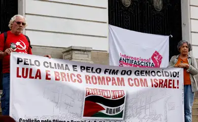Rio de Janeiro (RJ), 07/07/2025 - Grupos ligados ao Comite de Solidariedade com a Luta do Povo Palestino fazem manifestação contra o genocídio do povo palestino na Faixa de Gaza e por uma Palestina livre, na Cinelândia, no centro da cidade.   Foto: Tânia Rêgo/Agência Brasil