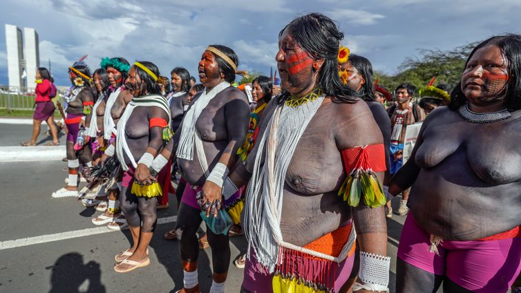 Brasília (DF), 09/04/2026- Marcha de indígenas de todo país que participam do Acampamento Terra Livre - ATL 2026. Foto: Rafa Neddermeyer/Agência Brasil