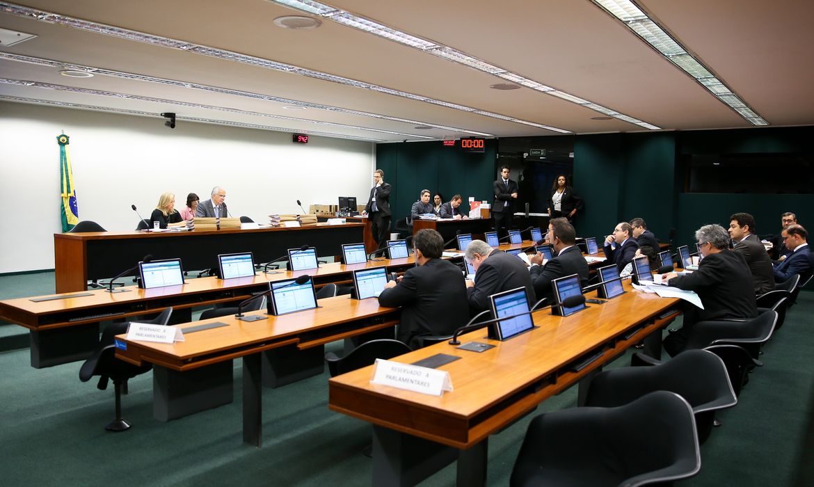Brasília - O Conselho de Ética da Câmara se reúne para apreciar e votar o parecer do deputado Marcos Rogério sobre o processo de cassação do deputado afastado Eduardo Cunha (Marcelo Camargo/Agência Brasil)