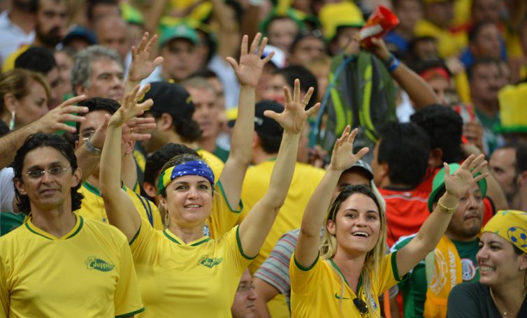 Torcedores vibram com o jogo entre Brasil e México na Arena Castelão em Fortaleza (Marcello Casal Jr/Agência Brasil)