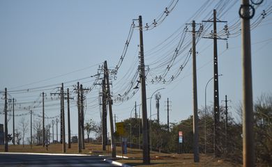 Postes de rede elétrica próximo ao Colégio Militar de Brasilia, no bairo da Asa Norte