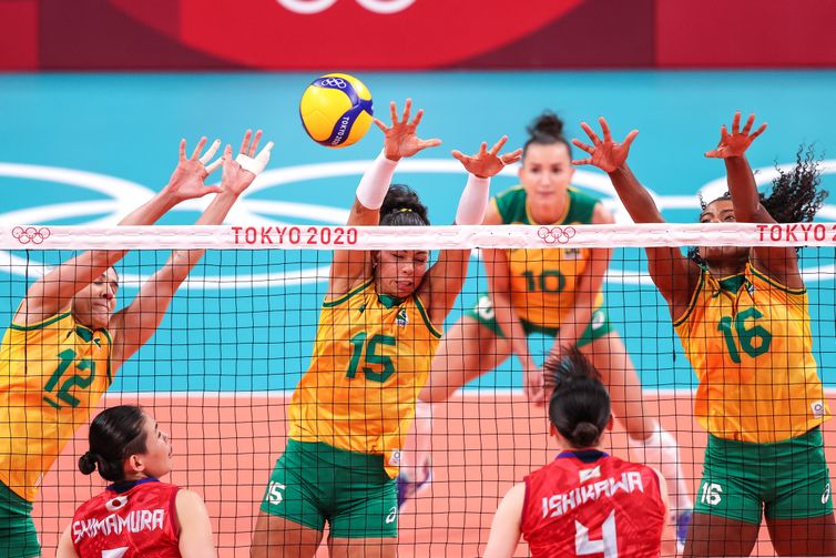 Wander Roberto/COB/Direitos Reservados As brasileiras venceram o Japão por 3 sets a 0, com parciais 25/16, 25/18 e 26/24.