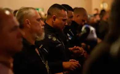 Rio de Janeiro (RJ), 06/11/2025 – Missa de sétimo dia em homenagem aos policiais civis e militares mortos na Operação Contenção, no Theatro Municipal. Foto: Fernando Frazão/Agência Brasil