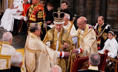 King Charles III wearing St Edward's Crown during his coronation ceremony in Westminster Abbey, London. Picture date: Saturday May 6, 2023.   Yui Mok/Pool via REUTERS