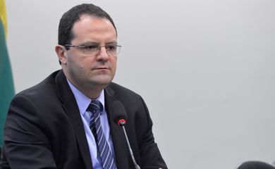 Brasília - O ministro do Planejamento, Nelson Barbosa, fala na Comissão Mista de Orçamento sobre projetos de lei Orçamentária para 2016 e Plano Plurianual para 2016-2019 (Wilson Dias/Agência Brasil)