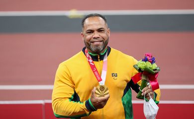 Claudiney Batista dos Santos - Atletismo - Campeão no arremesso de disco F56 - Jogos Paralímpicos de Tóquio. 