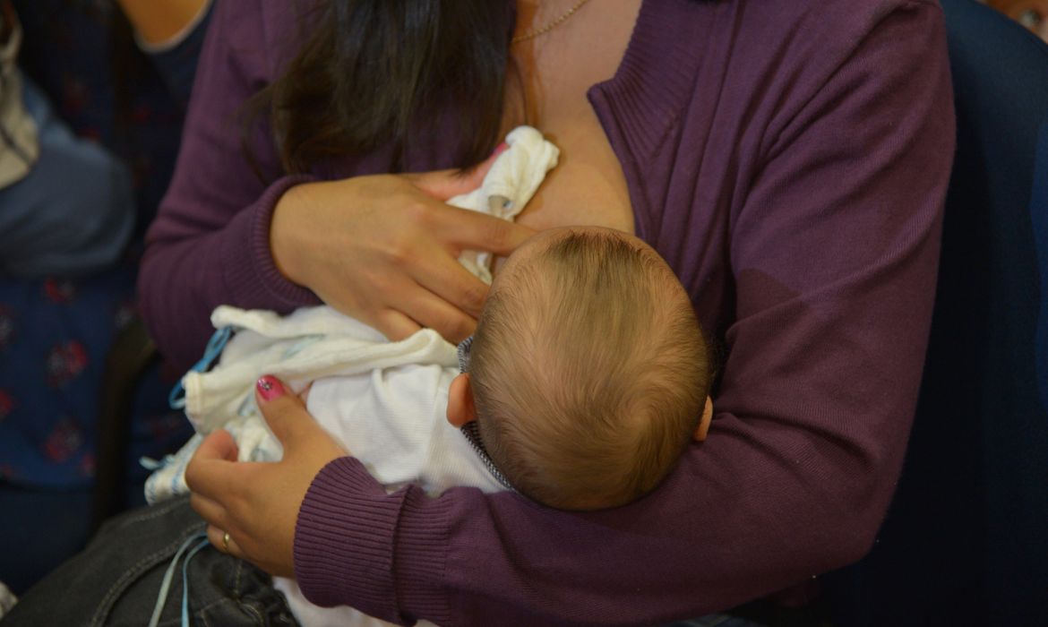 Mães com doenças infecciosas podem manter amamentação durante tratamento |  Agência Brasil