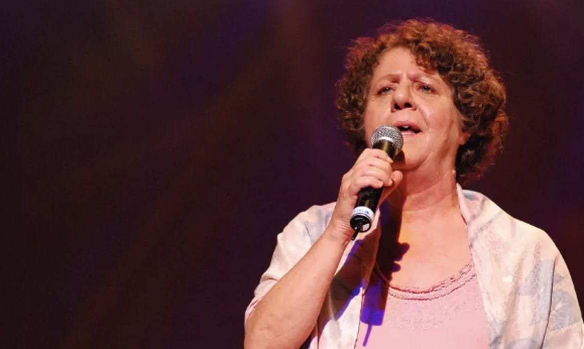 Brasília (DF), 20/04/2025 -  A cantora e compositora Cristina Buarque morreu neste domingo (20), aos 73 anos, vítima de câncer. A informação foi confirmada por seu filho, Zeca Ferreira.
Foto: Zeca Ferreira/Instagram