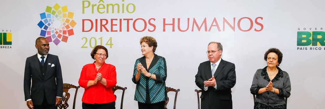 A presidenta Dilma Rousseff durante cerimônia de entrega do Prêmio Direitos Humanos 2014 no Palácio do Itamaraty