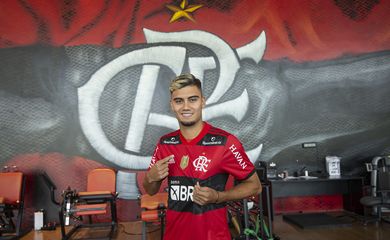 Filho de brasileiros, o belga Andreas Pereira foi oficialmente apresentado pelo Flamengo.