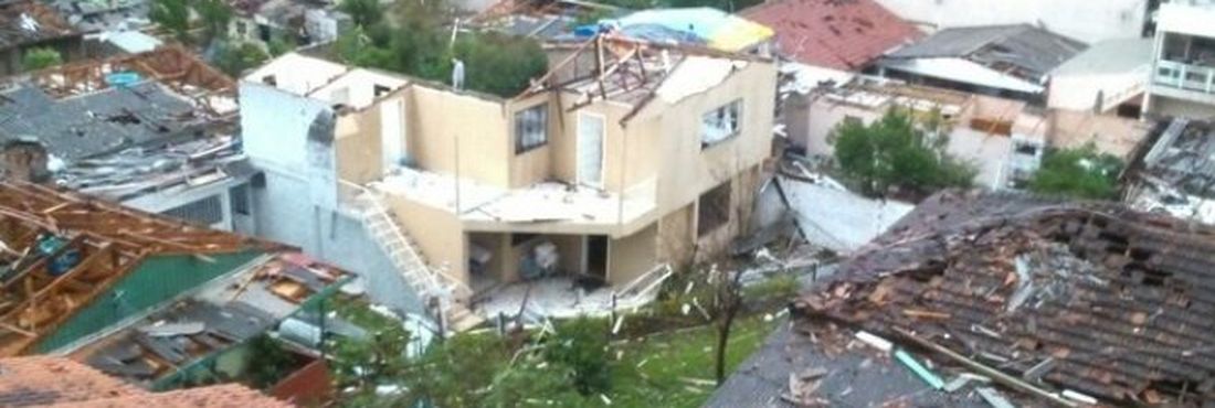 Tornado causa problemas para moradores de Xanxerê - SC