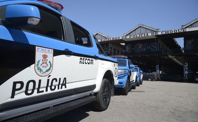 O comando da Polícia Militar do estado do Rio de Janeiro lança uma nova unidade da corporação, o RECOM (Rondas Especiais e Controle de Multidões), criado para ampliar o policiamento ostensivo nas vias urbanas. 