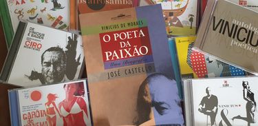 Livro &quot;Vinicius de Moraes - O Poeta da Paixão&quot;, de José Castello