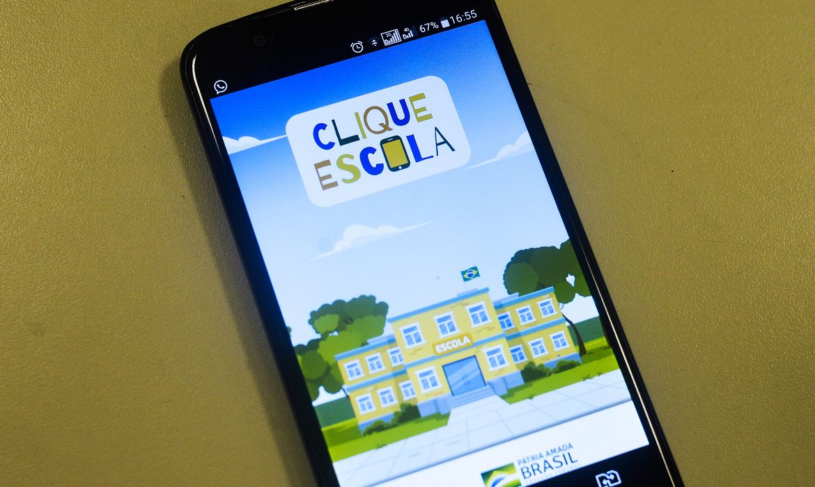 MEC lança aplicativo Clique Escola que facilita e simplifica o acesso a informações sobre as mais de 180 mil escolas de educação básica no país dando transparência a dados educacionais e financeiros de escolas