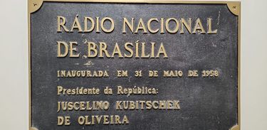 Placa inaugural da Rádio Nacional de Brasília