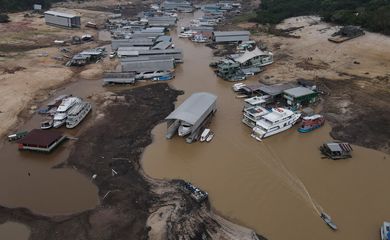 Brazil drought reduces Amazon river port water levels to 121-year record low. REUTERS/Bruno Kelly