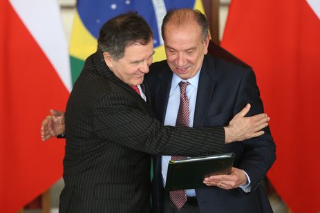 O ministro das Relações Exteriores do Chile, Roberto Ampuero e o ministro das Relações Exteriores Aloysio Nunes Ferreira durante assinatura de atos e declaração à imprensa, após a I Reunião do Diálogo Político-Militar Brasil-Chile.