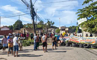 Maceio (AL) 01/12/2023 - Protesto na comunidade de Flexal, em Maceió, que pede a retirada das famílias do local que pode ser afetado com afundamento de uma mina de exploração de sal-gema da Braskem.
Foto: Cibele Tenório/Agência Brasil