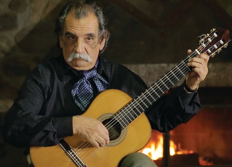 Lúcio Yanel é considerado um dos alicerces do violão solista