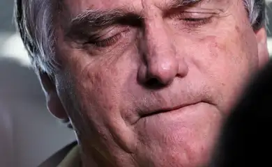 Rio de Janeiro (RJ), 29/06/2023 - O ex-presidente Jair Bolsonaro desembarca no aeroporto Santos Dumont e fala sobre o julgamento no TSE que pode torná-lo inelegível. Foto:Tânia Rêgo/Agência Brasil