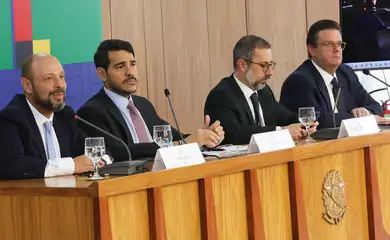 Brasília (DF) 08/05/2025 - Coletiva de imprensa para atualização da Operação Sem Desconto com os ministros Jorge Messias (AGU), Vinicius Marques de Carvalho (CGU), Wolney Queiroz (Previdência Social) e o presidente do INSS, Gilberto Waller. Foto Antônio Cruz/ Agência Brasil.