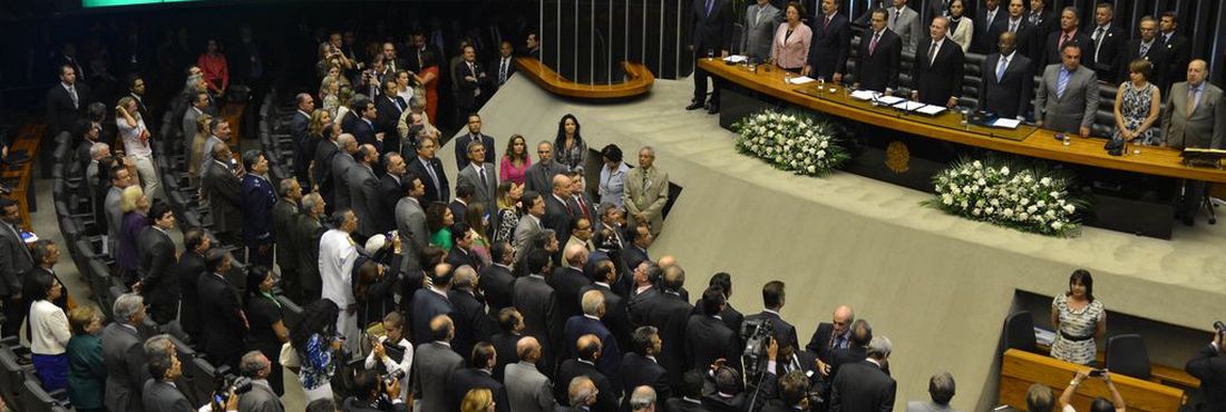 O presidente do Congresso Nacional, Renan Calheiros, discursou na abertura do ano legislativo pedindo responsabilidade fiscal aos colegas