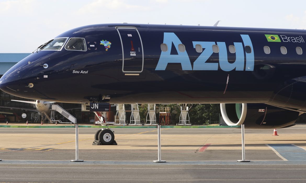 Azul anuncia suspensão de vários voos internacionais | Agência Brasil