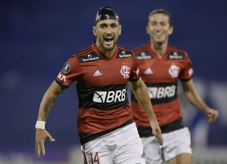 Arrascaeta fez o gol da virada rubro-negra em Buenos Aires.