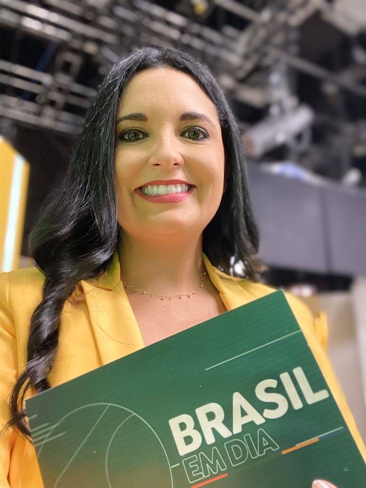 Craolina Lima apresenta o Brasil em Dia, do Canal Gov