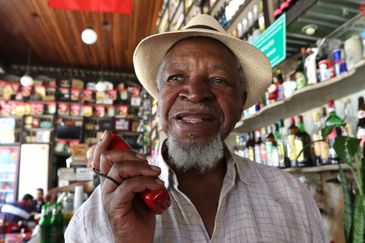 Rio de Janeiro, 02/09/2023 - Rubem Confete, composer, journalist, screenwriter, playwright, broadcaster, singer, activist and scholar of Afro-Brazilian issues;  at Armazém do Senado, in Lapa, downtown.  Photo: Tânia Rêgo/Agência Brasil.