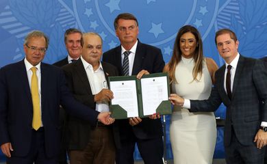 O presidente da República, Jair Bolsonaro, participa da solenidade que celebra acordo entre União e GDF, para regularização fundiária de terras no DF