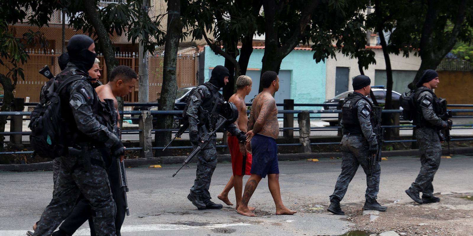 Operação no Rio contra facções criminosas registra 64 mortes
